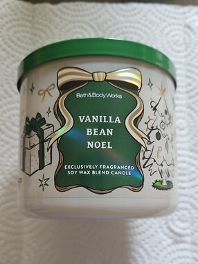 Bath & Body Works 3 Wick Candle. Vanilla Bean Noel
